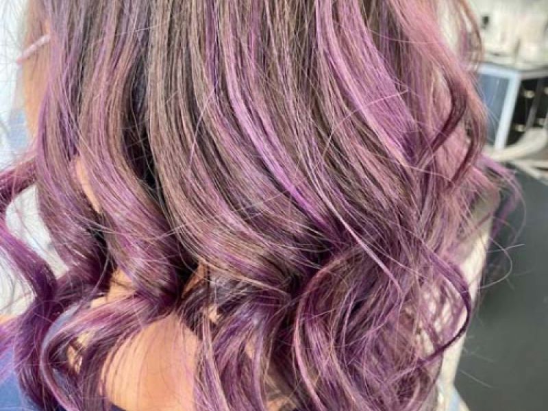 Peinado con tinte de pelo degradados violetas