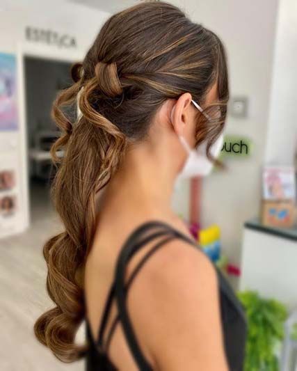 Melena con coleta para peinado de fiesta